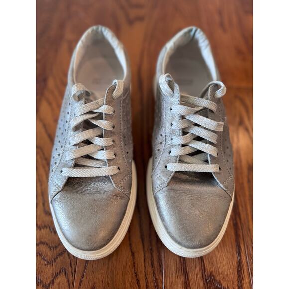 JOHNSTON & MURPHY Nora Silver Metallic Lace Up Sneakers Size 7M Style 78-16158 - Picture 2 of 11